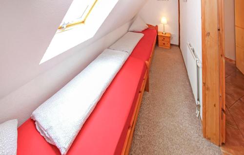 a red bench in a room with a window at Ferienwohnung Südmüritz in Vipperow