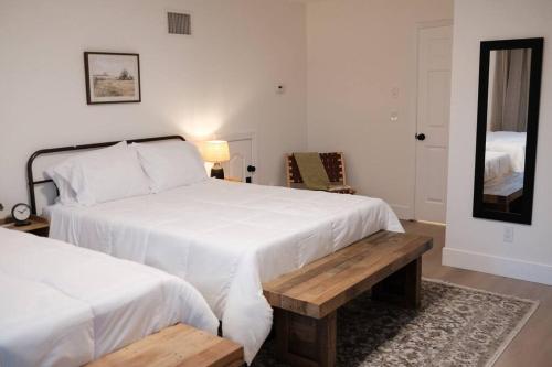 Postel nebo postele na pokoji v ubytování Costa Bella Barn