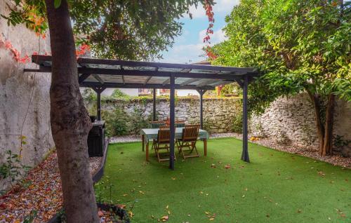 Pet Friendly Apartment In Pula With Wifi