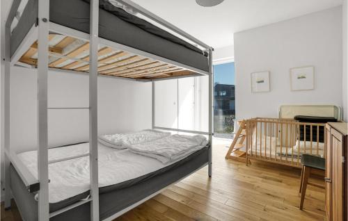Ένα ή περισσότερα κρεβάτια σε δωμάτιο στο Awesome Home In Thisted With Wifi