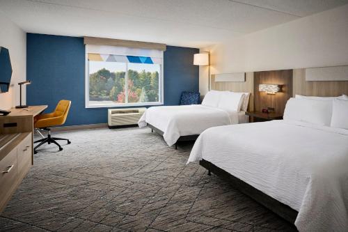 Katil atau katil-katil dalam bilik di Holiday Inn Express & Suites Kitchener Southeast by IHG