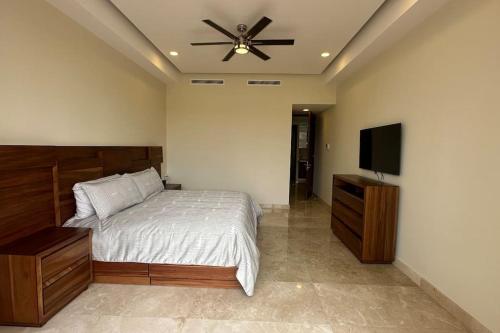 a bedroom with a bed and a ceiling fan at Comfort at Club De Golf el Tigre in Nuevo Vallarta 