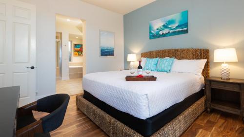 a bedroom with a bed and a desk and a chair at ❤PiH❤ Mauna Kea SunsetsOcean and Golf ViewsOptional Mauna Kea Hotel Privileges in Hapuna Beach