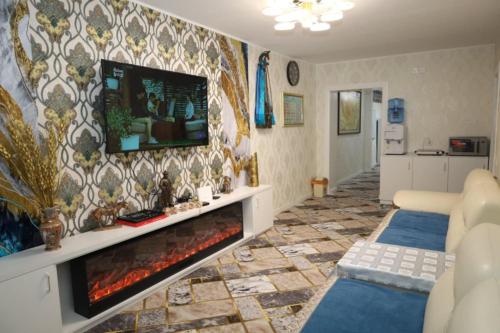 UB Friends Hostel & Affordable, Valuable Tour & Airport Shuttle Serviceにあるテレビまたはエンターテインメントセンター