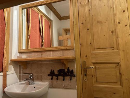 a bathroom with a sink and a mirror at Charmant 3 pièces Méribel avec cheminée et proche pistes - FR-1-180-641 in Les Allues