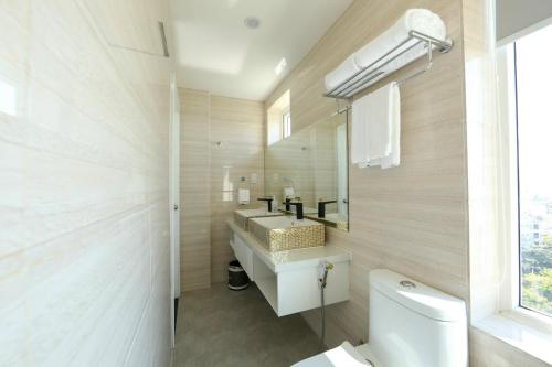 Bilik mandi di RHM Luxury Hotel And Suite