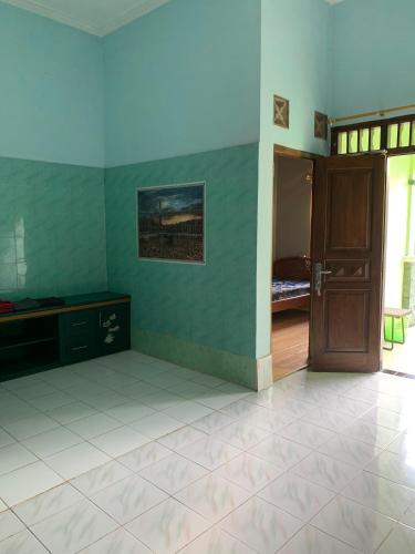 Postel nebo postele na pokoji v ubytování Cedhak Malioboro Homestay