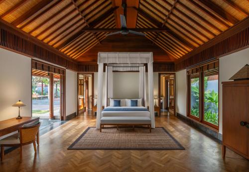 Postel nebo postele na pokoji v ubytování The Sira, a Luxury Collection Resort and Spa, Lombok