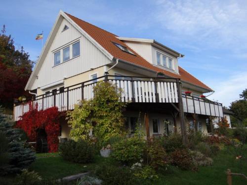 a large house with a balcony on top of it at Ferienwohnungen Blum in Sassnitz