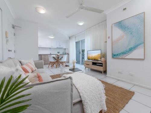 Posezení v ubytování Koola Beach Apartments Bargara