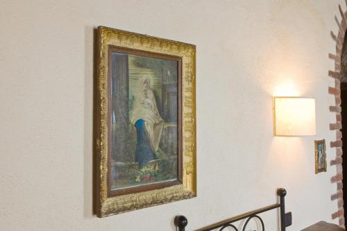 a painting on a wall next to a lamp at I Costanti in Caldiero