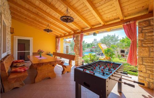 Fotografie z fotogalerie ubytování Holiday Home Golubovo With Fireplace I v destinaci Mednjan