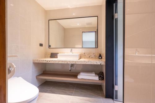 a bathroom with a sink and a mirror at Howard Resort Xitou in Lugu