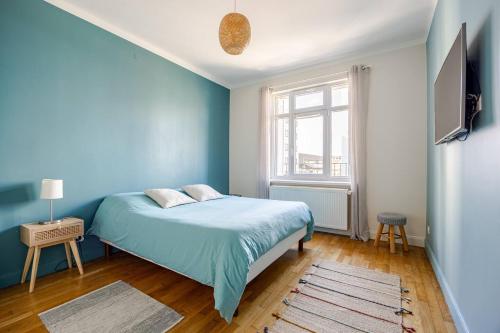 Ένα ή περισσότερα κρεβάτια σε δωμάτιο στο Les chambres du Graoully - Le 109 - Metz Gare - Parking inclus - NO S-model