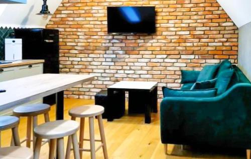 Gorgeous Apartment In Ratulow With Wifi
