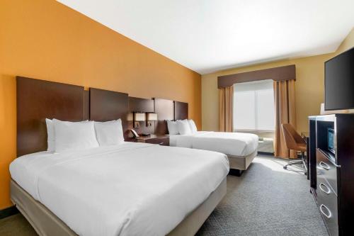 a hotel room with two beds and a television at Comfort Inn & Suites Mexia in Mexia