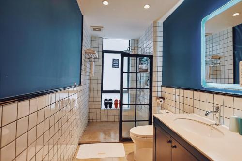 a bathroom with a toilet and a sink at 深圳看见海海景精品民宿 in Shenzhen