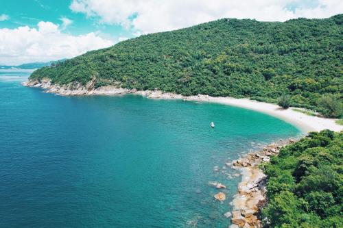 an aerial view of a beach in the ocean at 深圳看见海海景精品民宿 in Shenzhen
