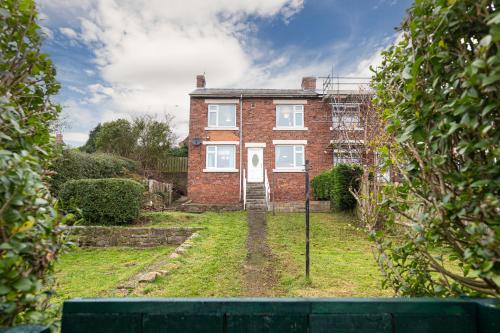 Κήπος έξω από το Cosy Semidetached Home