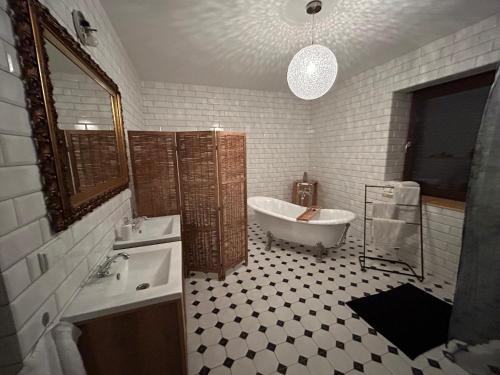 Ένα μπάνιο στο Leśniczówka Myśliwska