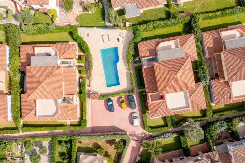 Πισίνα στο ή κοντά στο ISA-Residence with swimming-pool in Cala Girgolu, apartments with private outdoor area