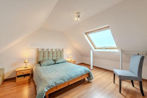 Giường trong phòng chung tại Kalonenn Plougastel - Maison 7p au centre-ville