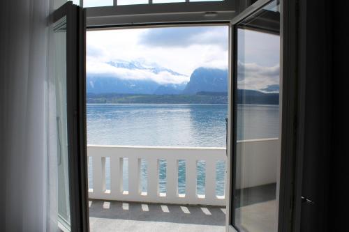 a window view of the water from a cruise ship at Hotel Restaurant Bellevue au Lac in Thun