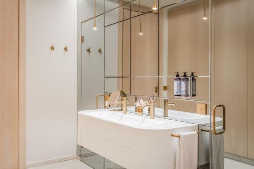 45 Times Barcelona Hotel Image