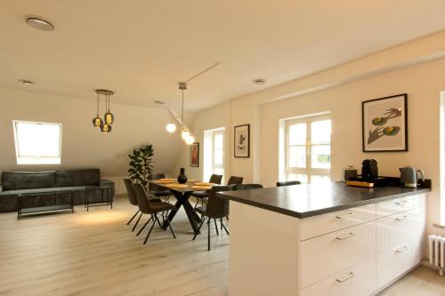 Posezení v ubytování Bonnystay Lörrach Designer Apartment, mitten in Lörrach 111 qm