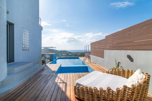 Villa Azzura with sea view & private pool at Athens Riviera