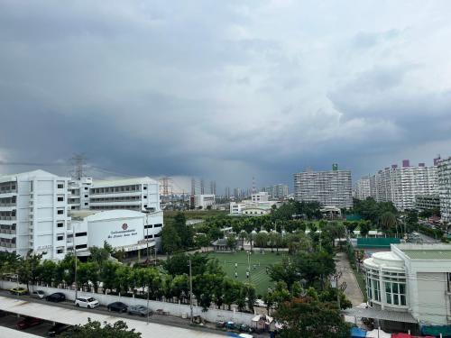 Nespecifikovaný výhled na destinaci Nonthaburi nebo výhled na město při pohledu z apartmánu