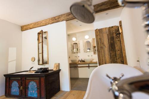 a bathroom with a sink and a mirror at Hotel & Gourmetwirtshaus Kirchenwirt seit 1326 in Leogang