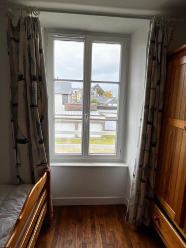 Φωτογραφία από το άλμπουμ του Appartement vue Mer Giraud 1 Dinard στη Ντινάρ