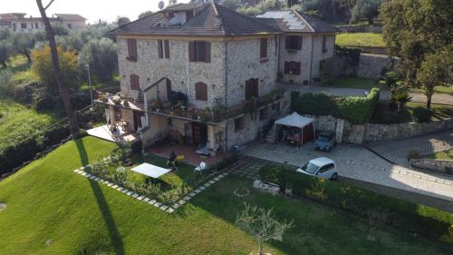 an aerial view of a house with a garden at La Casa di Pietra in Fonte Nuova