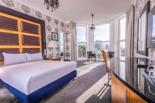 Ένα ή περισσότερα κρεβάτια σε δωμάτιο στο Citrus Hotel Eastbourne by Compass Hospitality
