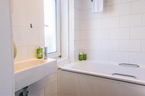 Ένα μπάνιο στο Citrus Hotel Eastbourne by Compass Hospitality