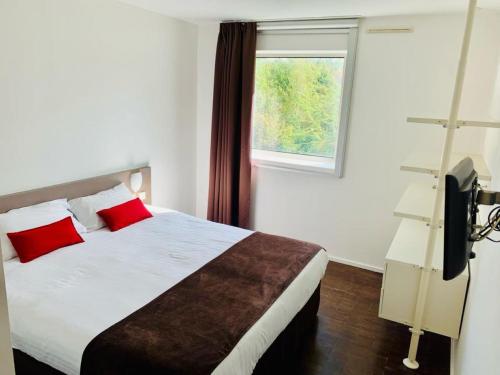Ένα ή περισσότερα κρεβάτια σε δωμάτιο στο Standing Hotel Suites by Actisource