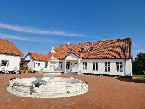 a large fountain in the middle of a courtyard at Fontänens Bed & Breakfast in Trelleborg