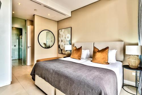 a bedroom with a large bed in a room at Waterfront Village in Cape Town