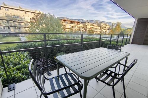 Comfortable T3 just a stone’s throw from the lake!