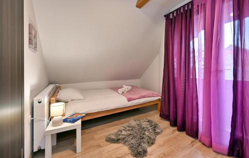 Ένα ή περισσότερα κρεβάτια σε δωμάτιο στο 2 Bedroom Cozy Home In Jalzabet