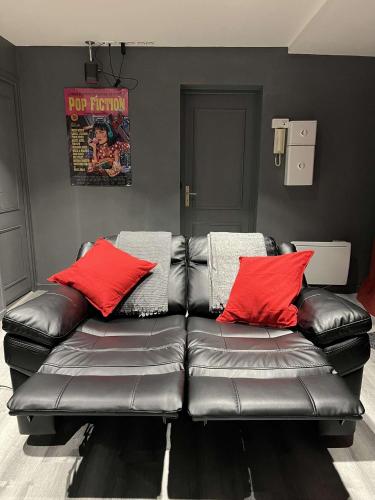 Χώρος καθιστικού στο Suite CinéRoom à 25 min de Paris