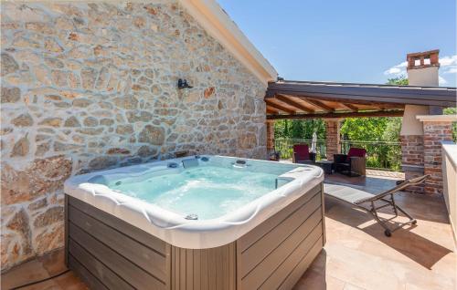 Fotografie z fotogalerie ubytování Stunning Home In Svet Vid Dobrinjski v destinaci Gostinjac