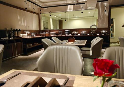 Un lugar para sentarse en Zip By Spree Hotels Shirdi