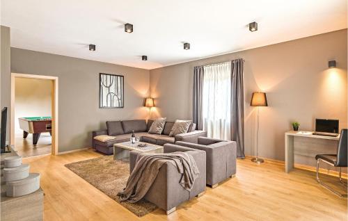 a living room with a couch and a table at Gorgeous Home In Trosti With Jacuzzi in Heki