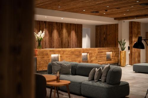 a living room with a couch and a table at ADEA Lifestyle Suites Fieberbrunn in Fieberbrunn