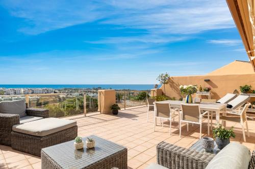 Casa Eso es Oro Estepona - Stunning Views And Peaceful Escape - 2 Communal Pools photo 3