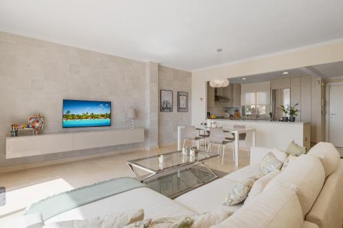 Casa Eso es Oro Estepona - Stunning Views And Peaceful Escape - 2 Communal Pools photo 9