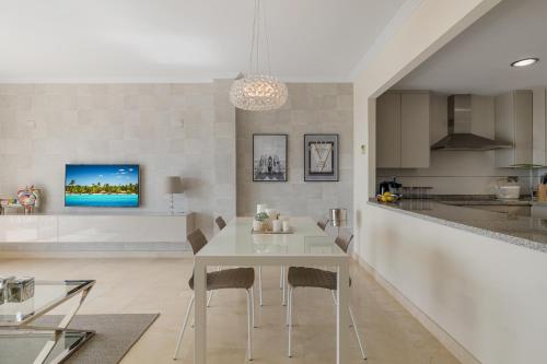 Casa Eso es Oro Estepona - Stunning Views And Peaceful Escape - 2 Communal Pools photo 24