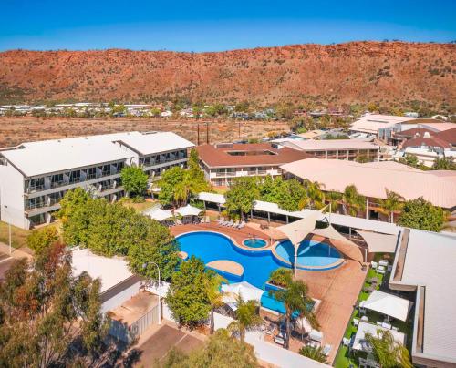 Πισίνα στο ή κοντά στο Crowne Plaza Alice Springs Lasseters by IHG